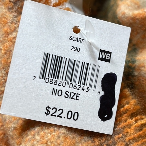 NWT FALLS CREEK SCARF - Picture 13 of 13